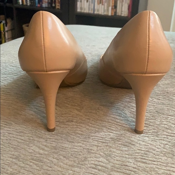 Tan heels - Picture 4 of 5